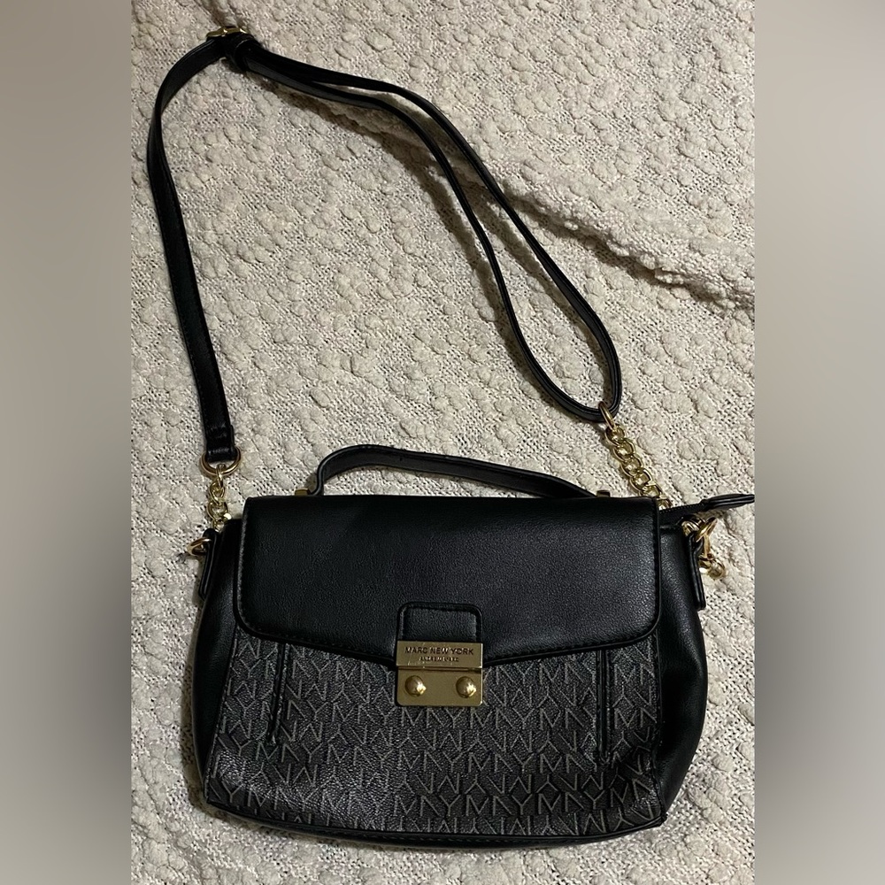 MARC NEW YORK Crossbody BLACK Andrew Marc Purse/Handbag GOLD Chain Used